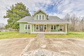 Evolve Spacious Retreat about 18 Mi to Lake Norman!